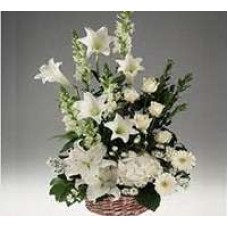White floral arrangement with lilies, roses and Saint Vincent